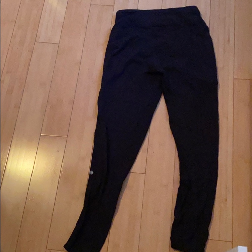 Black skinny Lululemon sweats